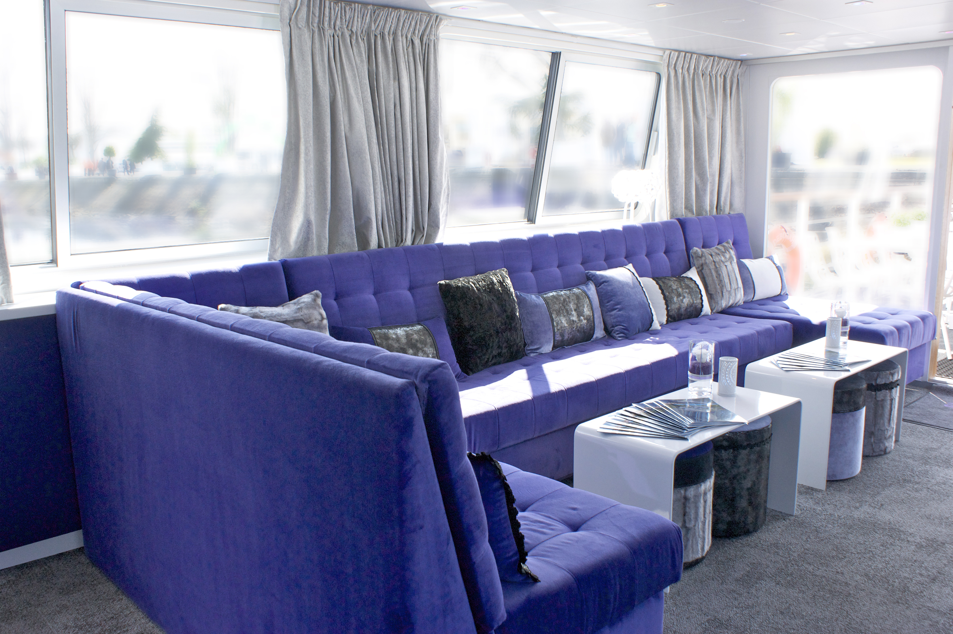 CroisiEurope Deborah Bar Lounge 1.jpg